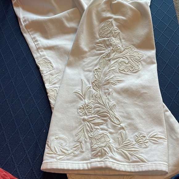 Lauren Jeans - Ralph Lauren white flare leg with embroidery - size 14 - Picture 5 of 9